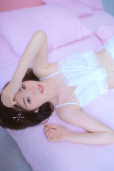 JK制服在椅子上喷水自慰